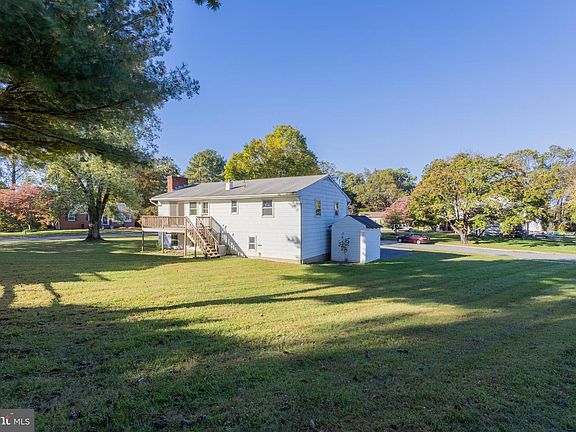 3rd image of 1615 Samantha Dr