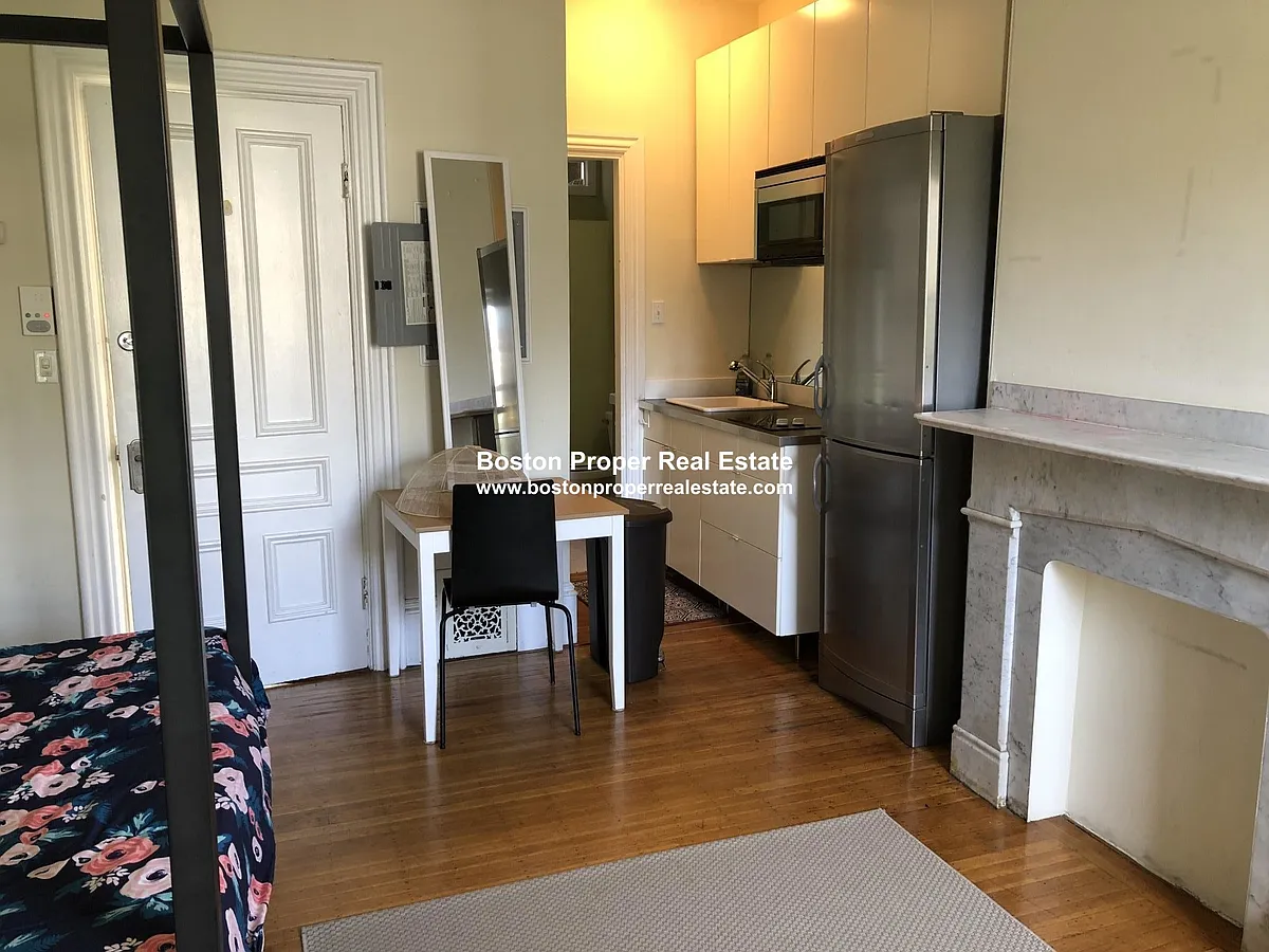 Building Photo - 323 Beacon St #8