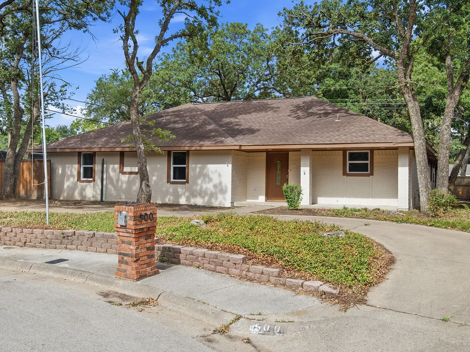 3 bed, 1795 sqft, $2,525 — Photo 2