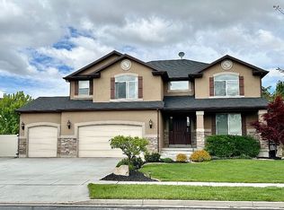 701 N Foxhunter Dr, Farmington, UT 84025