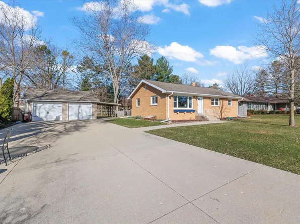 219 South Parkview DRIVE, Eagle, WI 53119
