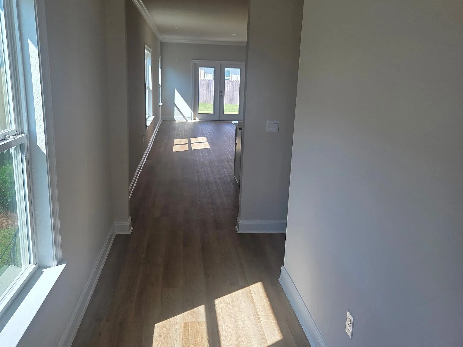 3 bed, 2.0 bath, 1611 sqft, $2,400 — Photo 2