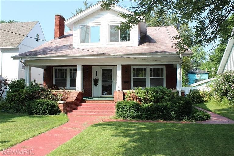 1st image of 163 Chestnut St