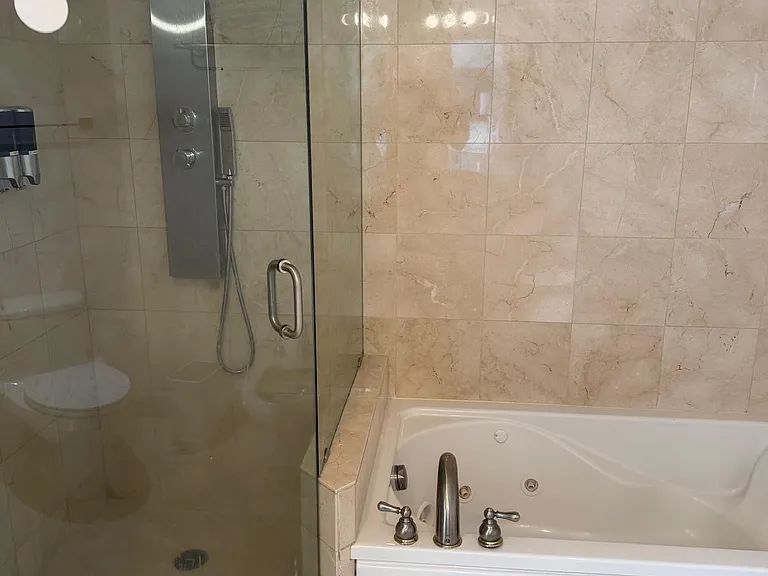 6365 Collins Ave — Photo 9