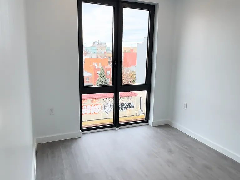 30-43 31st St #3D — Photo 2