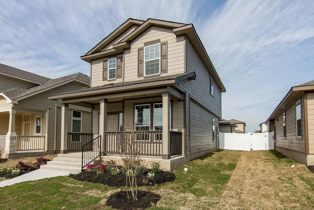 3 bed, 2.5 bath, 1352 sqft, $1,750 — Photo 3