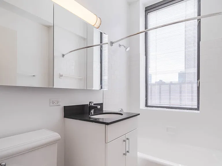 505 W 54th St #10 — Photo 15