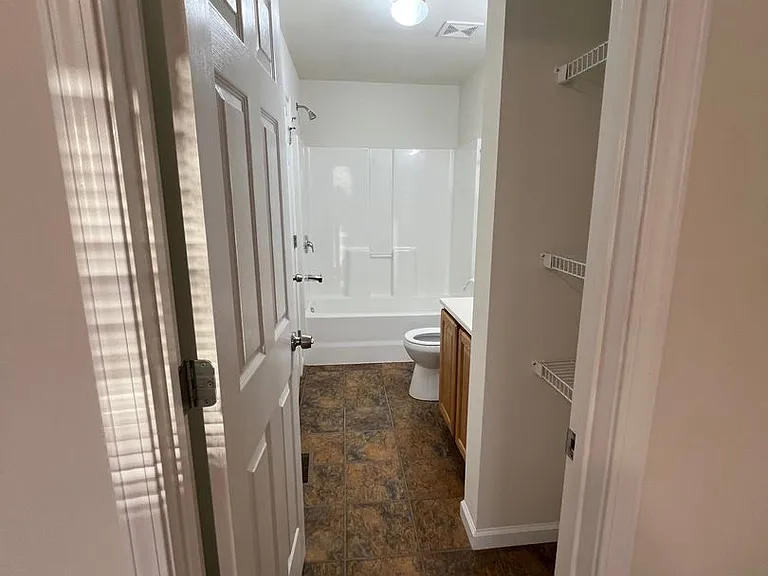 3 Bedroom 2 bath 2 car garage house — Photo 7