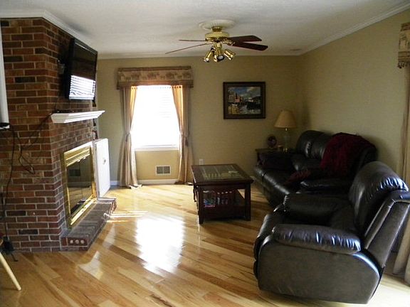 4th image of 123 Highland Forest Dr