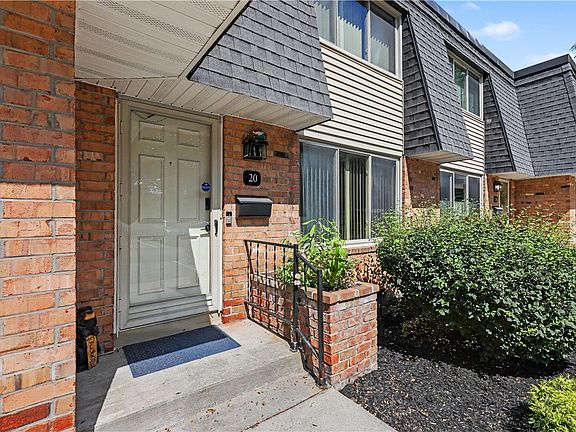 2nd image of 20 Penn Ln