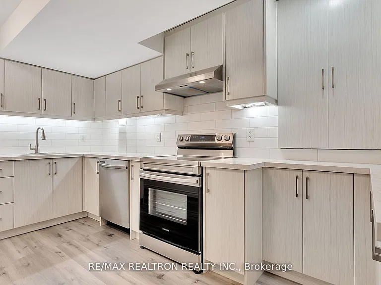 4 Oceanpearl Cres — Photo 19