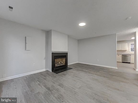 4th image of 48217 Picketts Harbor Ct