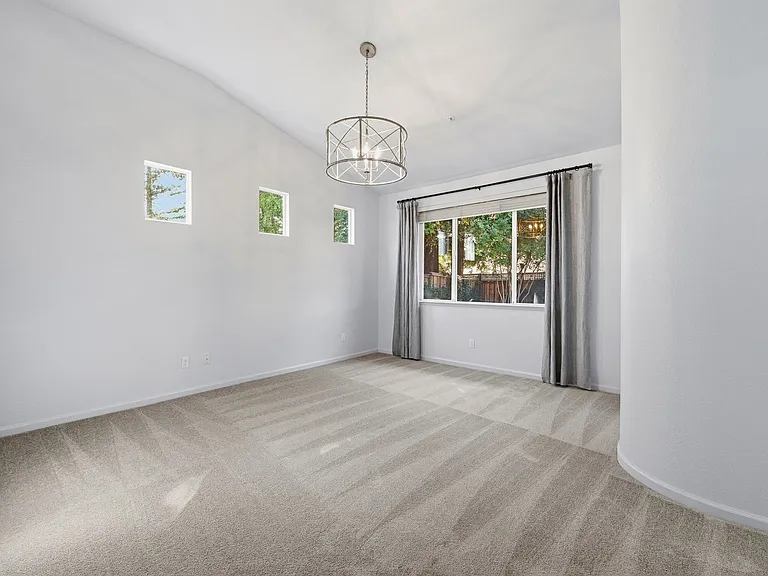1439 Gordon Dr — Photo 24