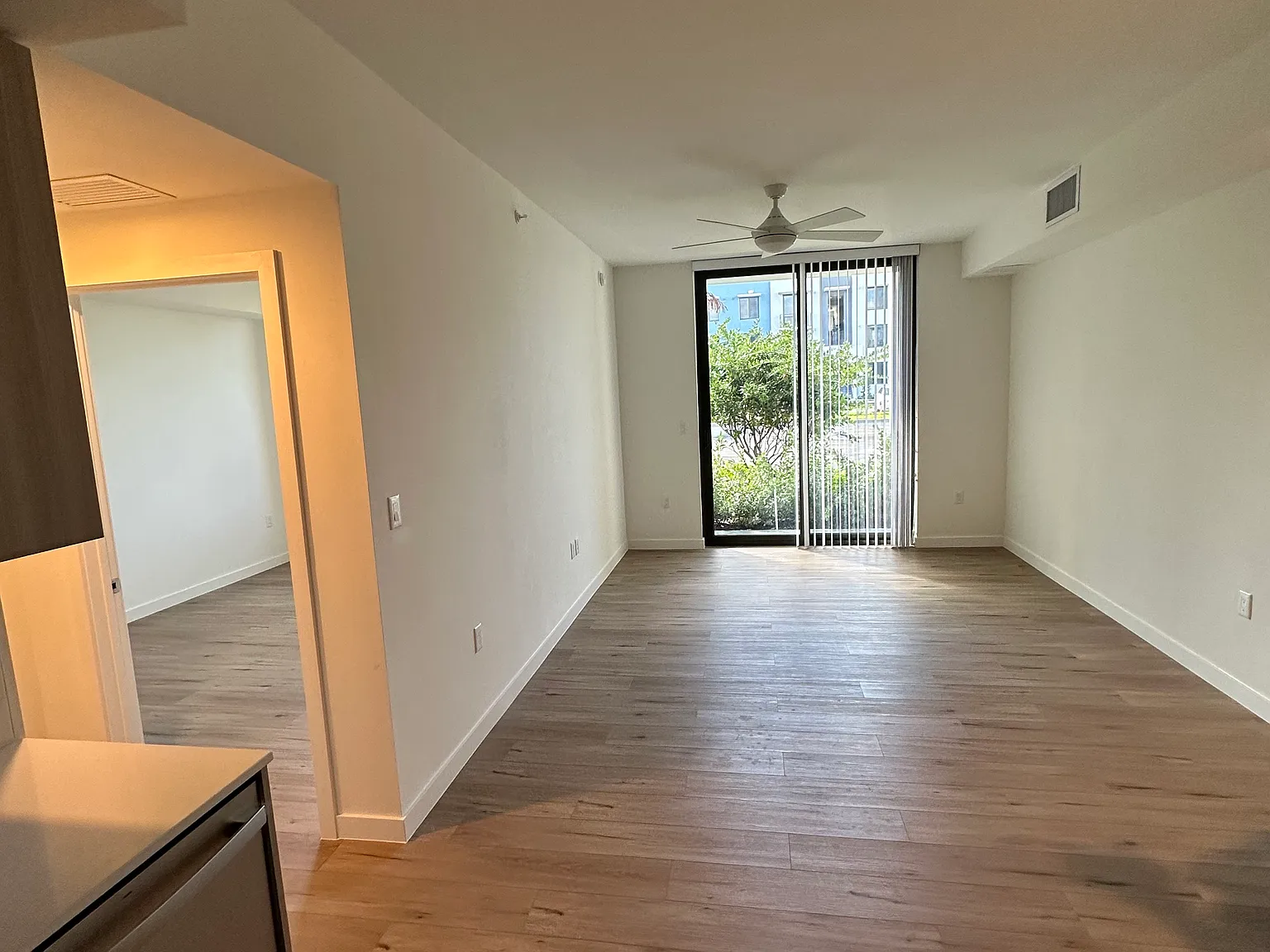 1 bed, 700 sqft, $2,099 — Photo 2