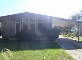 2933 Grange Rd, Trenton, MI 48183