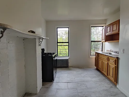 Rented by Signature Property Realty | media 19