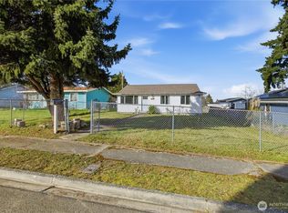 1113 E 61st St, Tacoma, WA