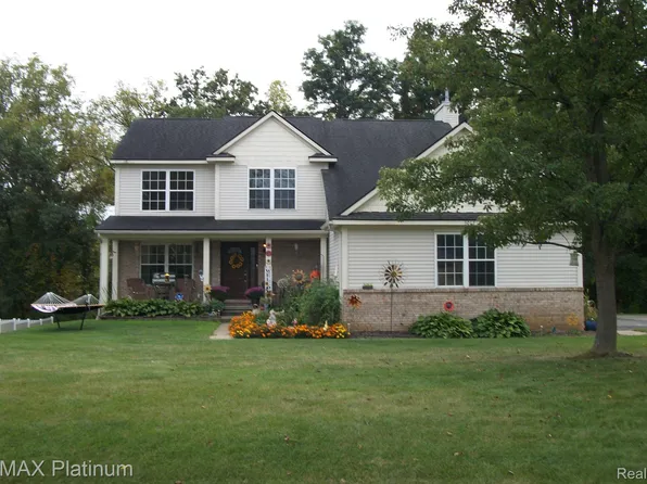 3017 Hunters Way, Pinckney, MI 48169