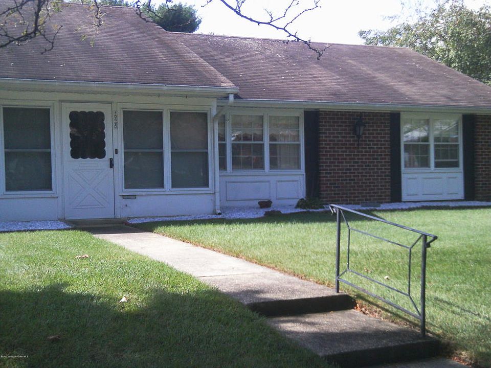 1st image of 1068D Aberdeen Dr