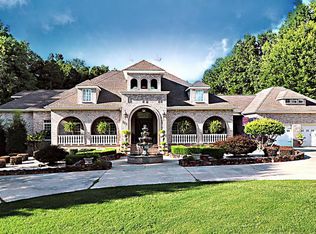 111 Friendfield Ln, Greenwood, SC 29649