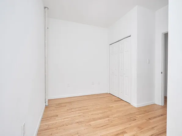 623 Halsey Street image 8 of 12