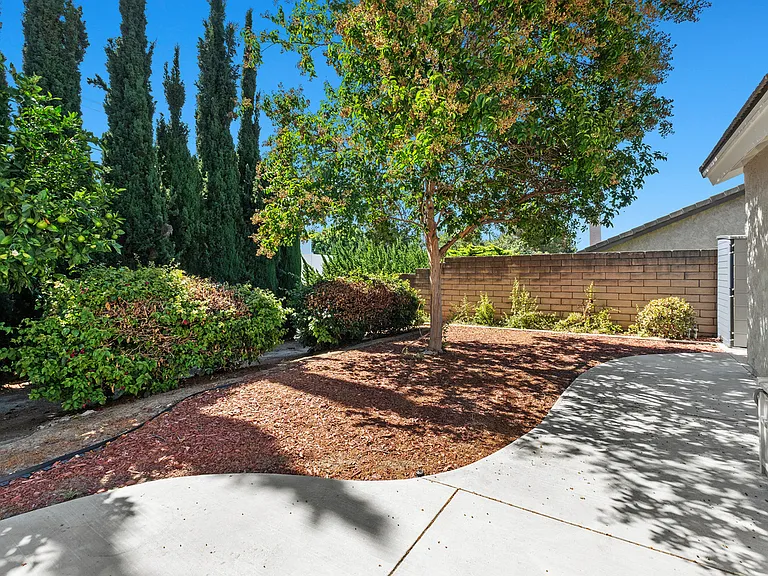 4068 Jeffrey Dr — Photo 15