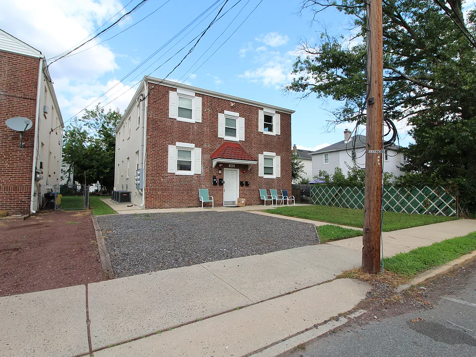 140 Moffatt Ave #4