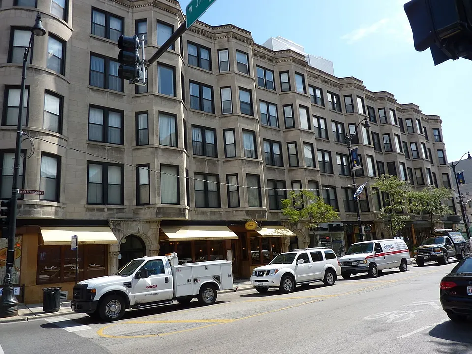 305 S Halsted St #5