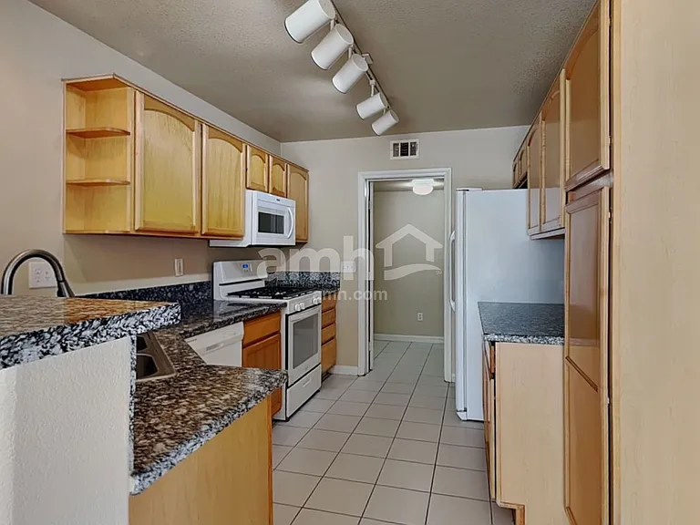 207 Luninborg St — Photo 4