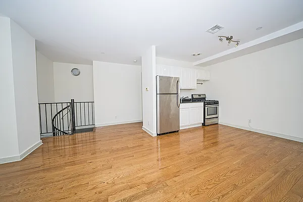 Rented by Level Group | media 16