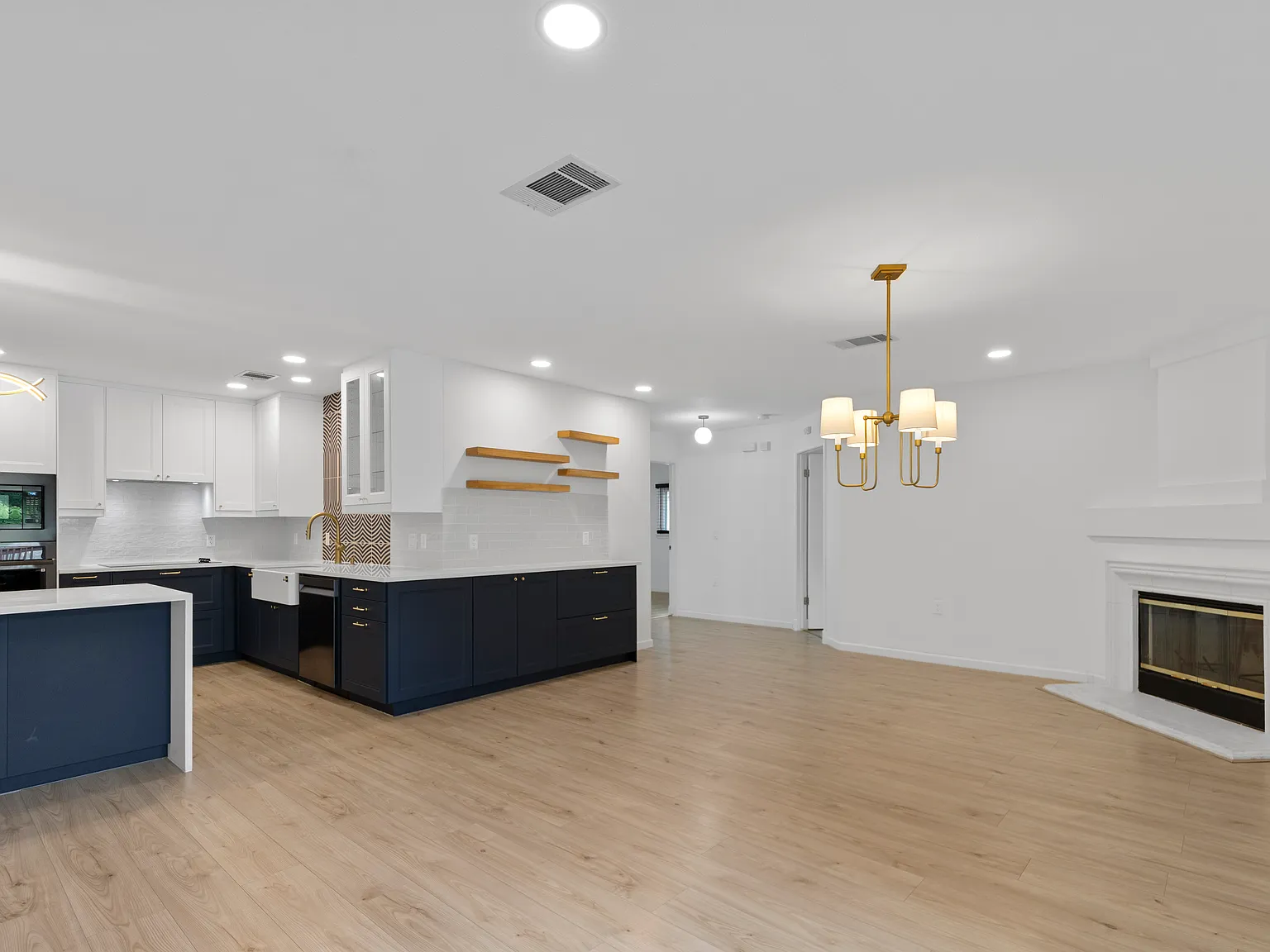 3 bed, 2156 sqft, $2,650 — Photo 4