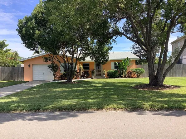 624 N Mayo St, Crystal Beach, FL 34681