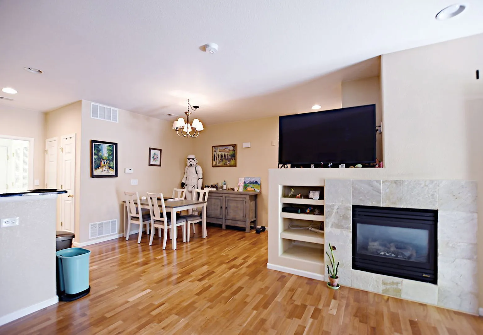 2 bed, 2.0 bath, 1013 sqft, $2,495 — Photo 3