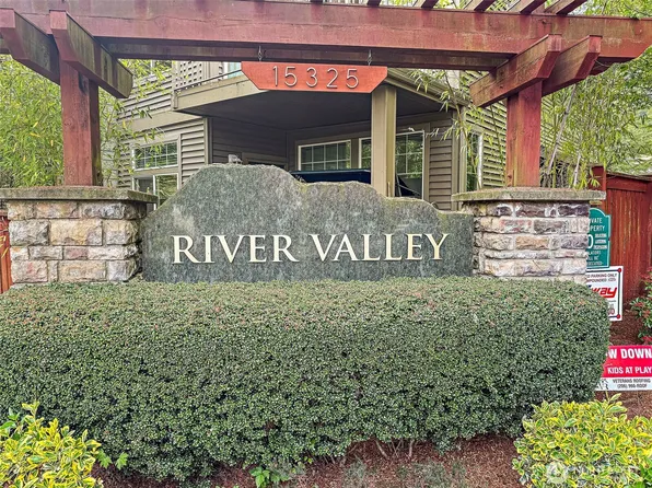 15325 SE 155th Place #E2, Renton, WA 98058