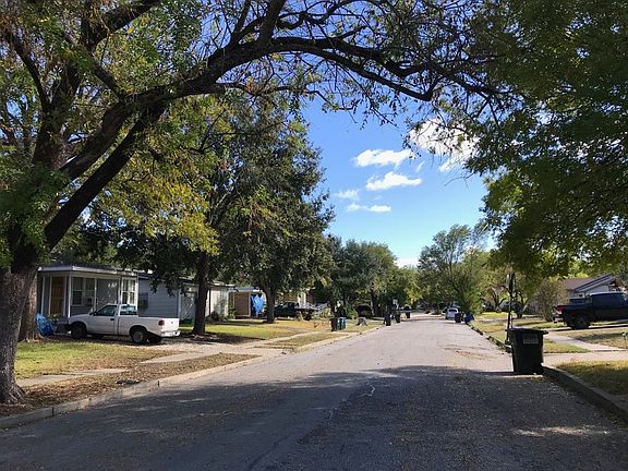 4th image of 230 Adrian Dr