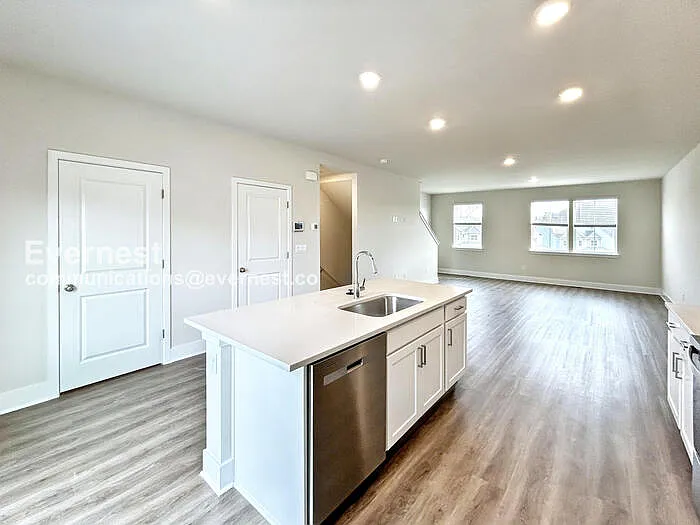 4 bed, 3.5 bath, 1889 sqft, $2,145 — Photo 3