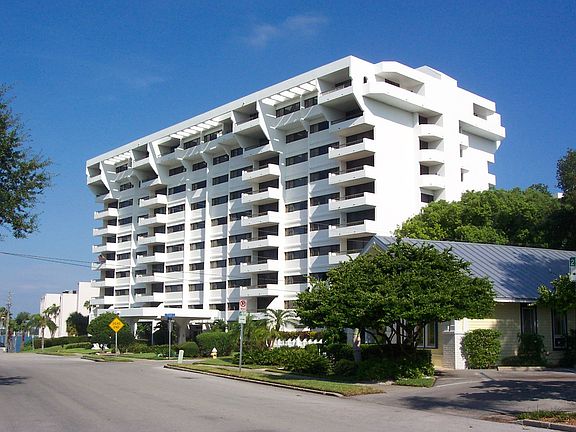Harbor Oaks Place