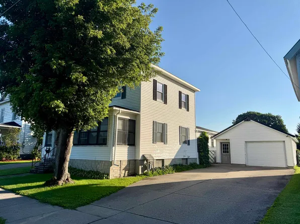 54 Beach St, Massena, NY 13662