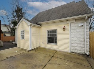 2704 Chestnut Ave #B, Ardmore, PA 19003