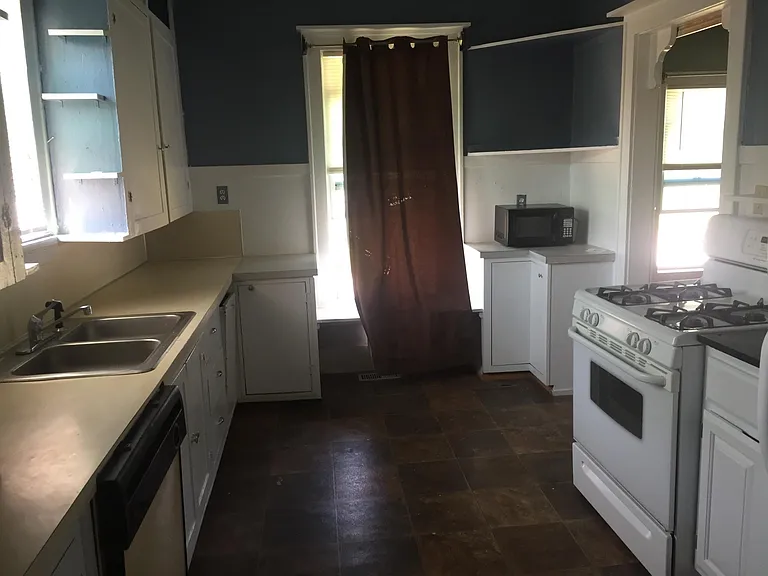 402 S Phoenix Ave — Photo 18
