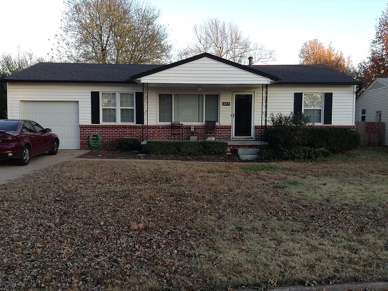 1645 S Birch Ave — Photo 1