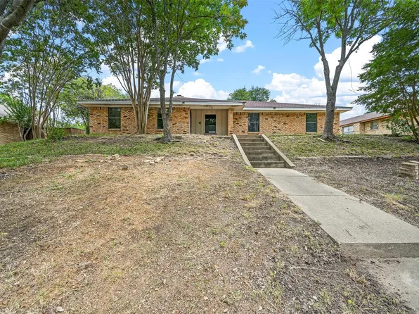 520 Newcastle Dr, Desoto, TX 75115