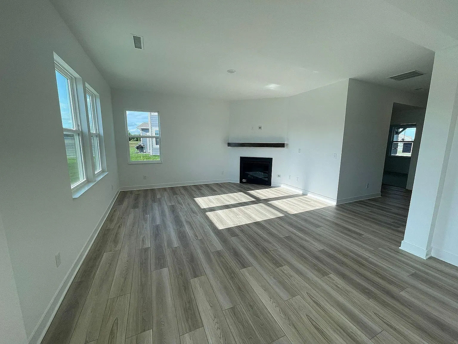 5 bed, 2547 sqft, $2,750 — Photo 3