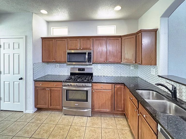 2036 Violeta Way SE — Photo 6