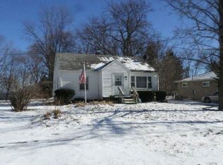 818 Bretton Rd, Lansing, MI 48917