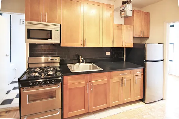 Rented by City Connections Realty | media 15