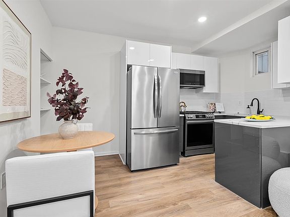 2nd image of 407X Park Ave