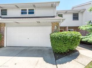 1037 Pinewood Dr, Downers Grove, IL 60516