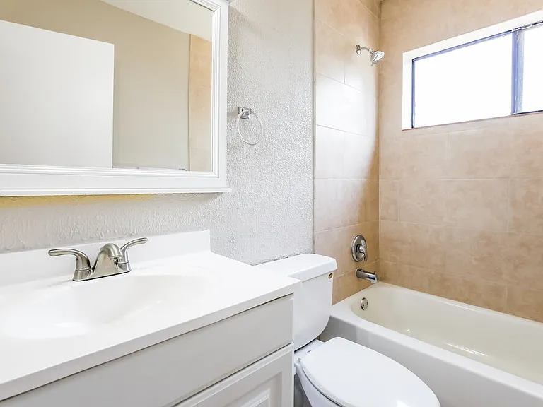 640 SW 95th Ter — Photo 14