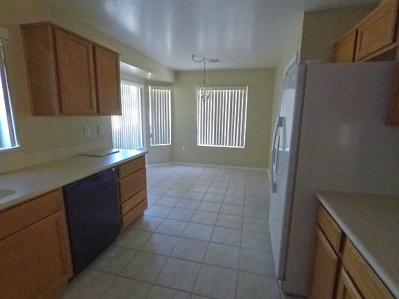 4th image of 2448 Desert Sands Dr